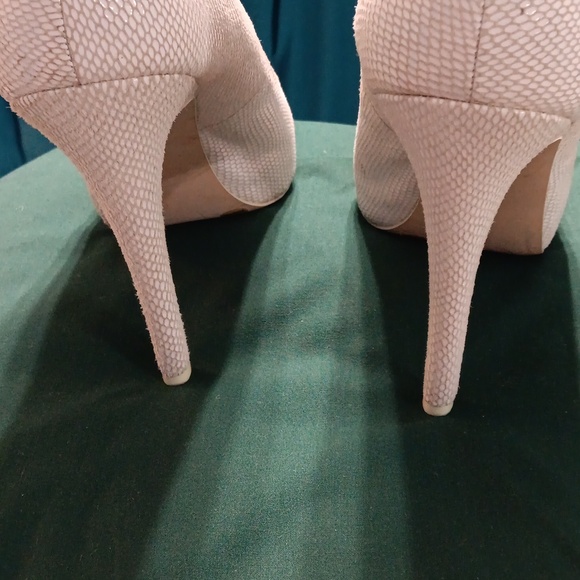 BCBG - White Genuine Leather Heels - Picture 4 of 7